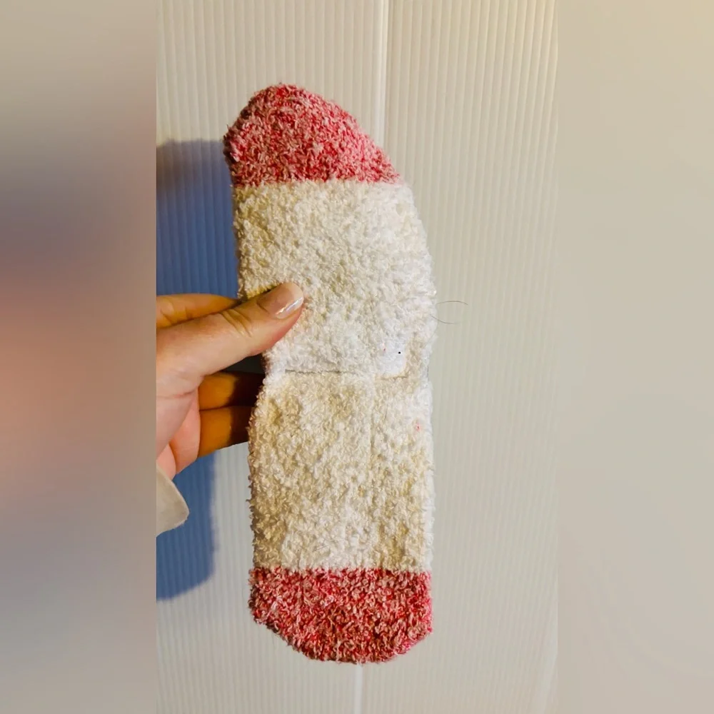 “Cozy Holiday Slipper Socks – NWT – Size 4–10”